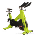 Máquina de ejercicio para bicicletas giratorias de color verde gimnasio